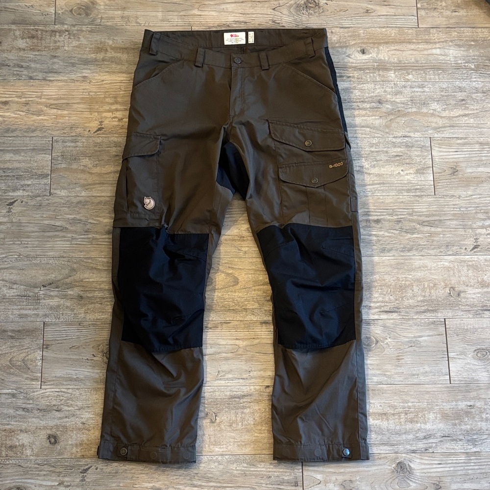 Fjallraven Men's Cargo Pants - Black and Brown. Size: 36 W, Regular 32” L